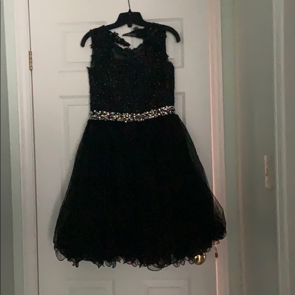 Short poofy black prom dress - Picture 7 of 8